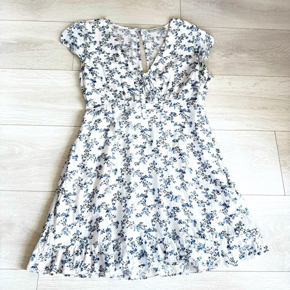Abercrombie & Fitch Dresses & Skirts - Abercrombie & Fitch Ditsy Floral Cap Sleeve Mini Lined Dress w Pockets Size M